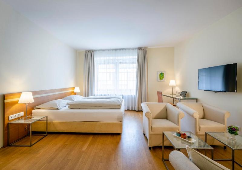 Deluxe Family Room image 1