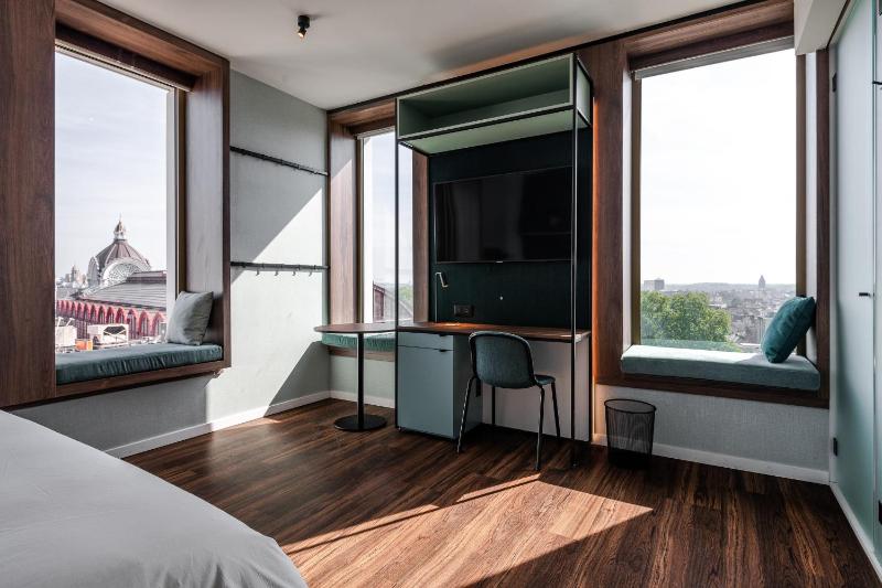 Deluxe Double Room image 4