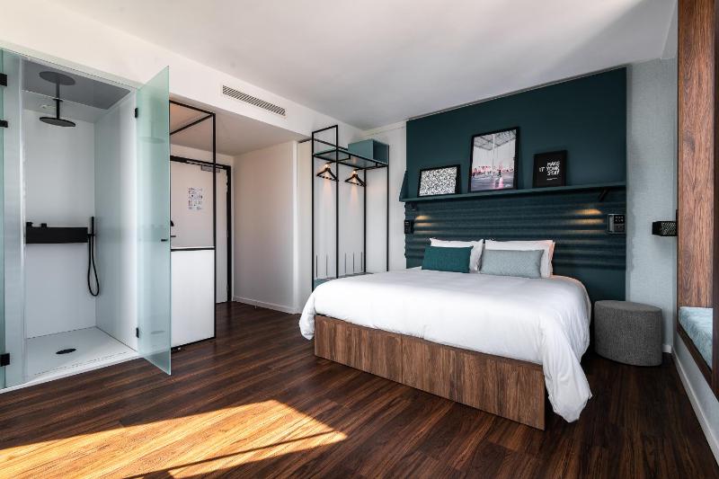 Deluxe Double Room image 2