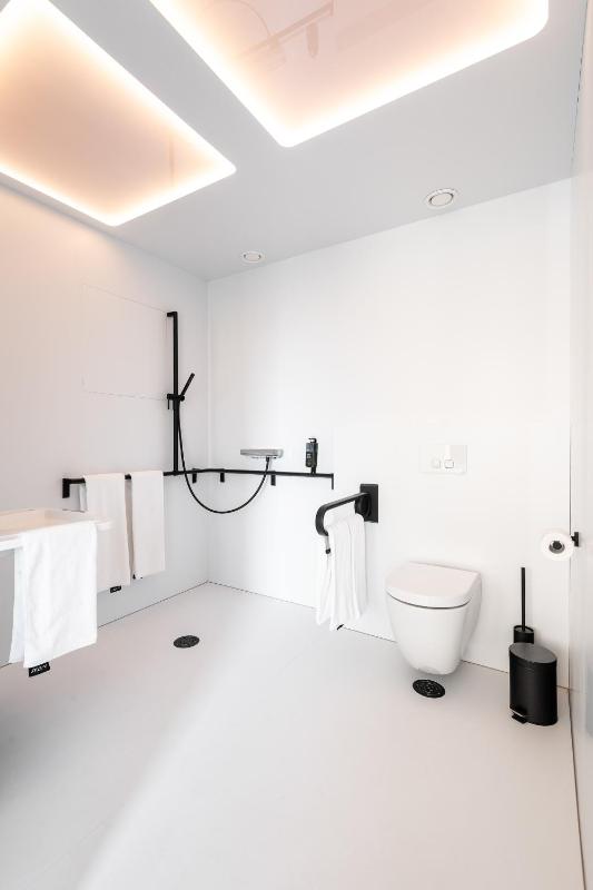 Double Room – Disability Access image 4