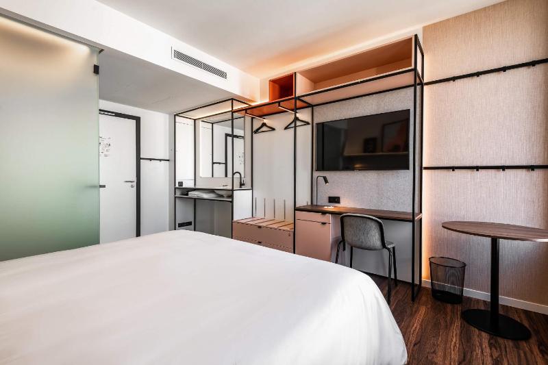 Superior Double Room image 4
