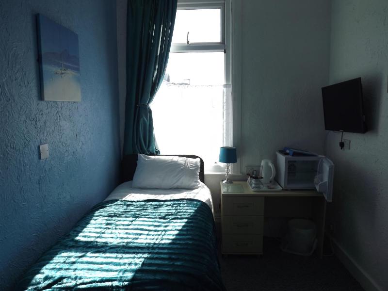 Single Room image 3