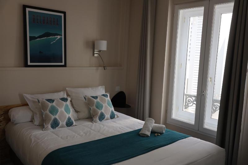 Un Hotel sur le Port - image 38