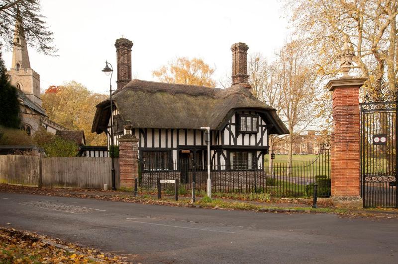 Three-Bedroom House image 1