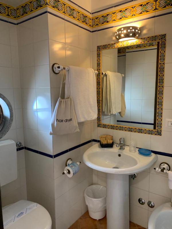 Twin Room image 2