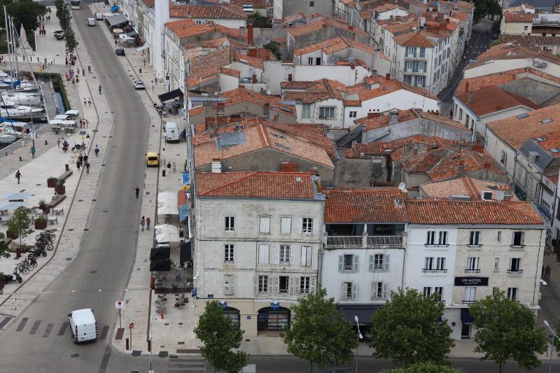 Un Hotel sur le Port - image 13