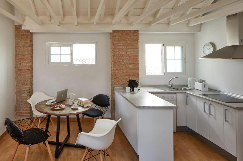Penthouse Apartment with Square Views image 4