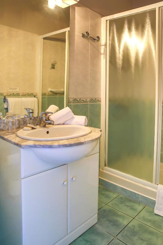 Twin Room image 2