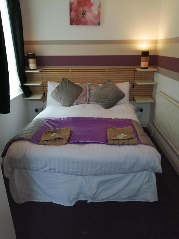 Small Double Room image 2