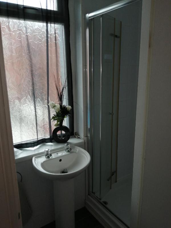 Small Double Room image 3
