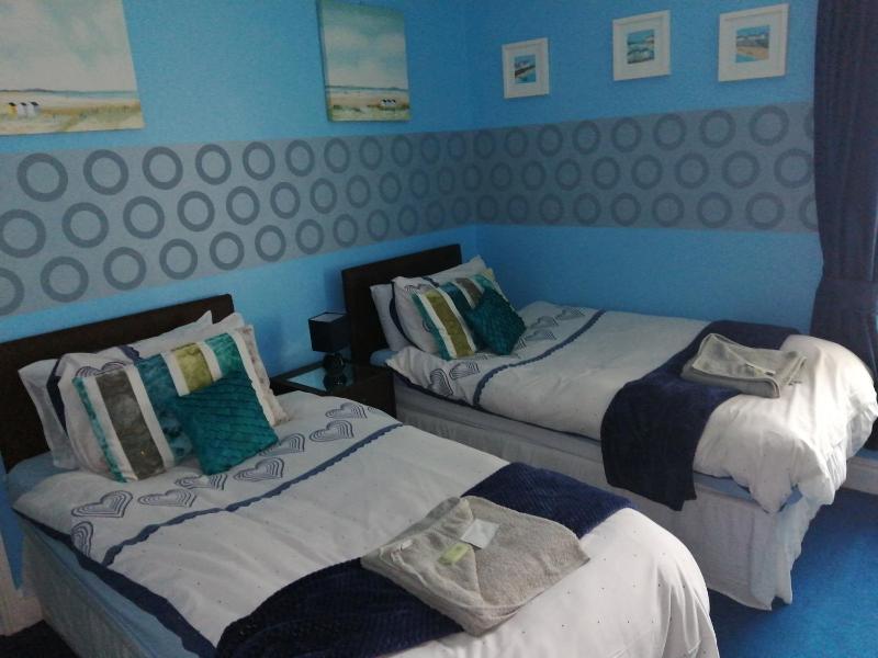 Twin Room image 2