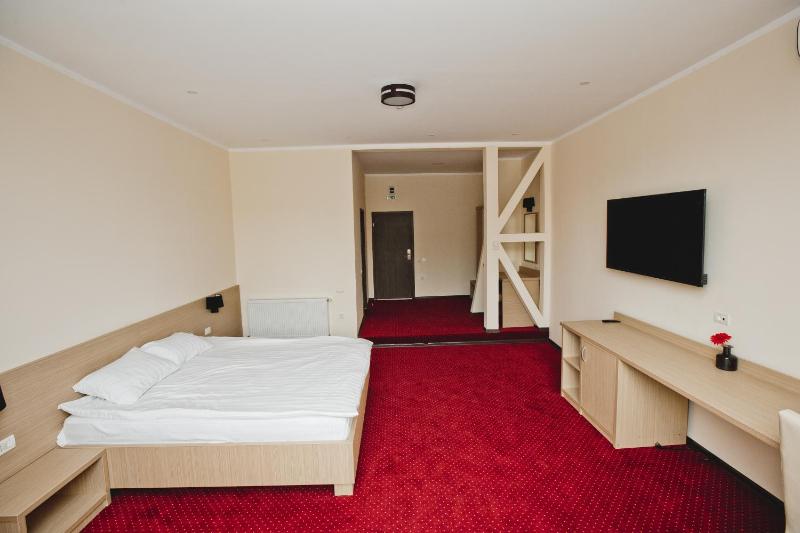 Superior King Room image 3