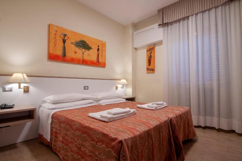 Standard Twin Room image 3