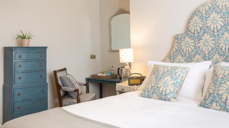 Deluxe Double Room image 2