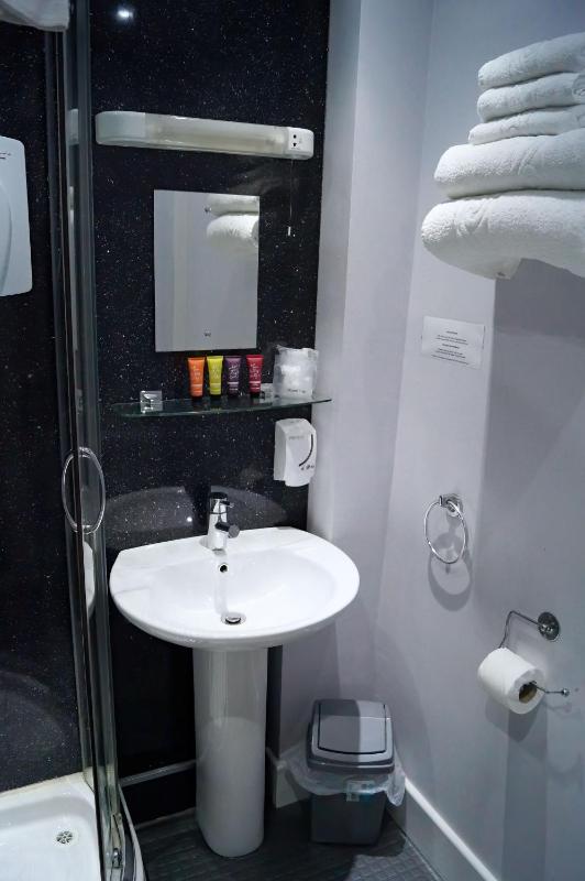 Superior Triple Room with Sea View image 3