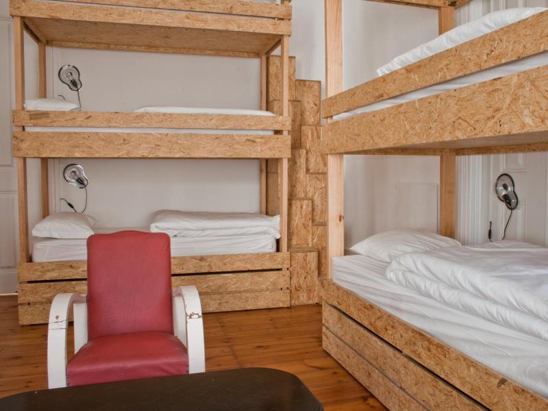 Bed in 9-Bed Mixed Dormitory Room image 3