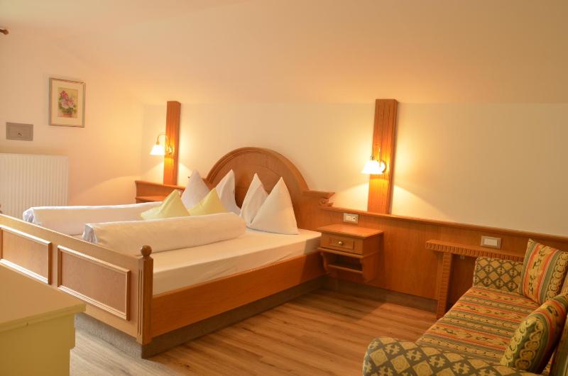 Standard Double Room image 2