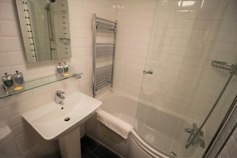 King Ensuite Room image 3