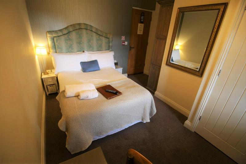 Single Ensuite Room image 3