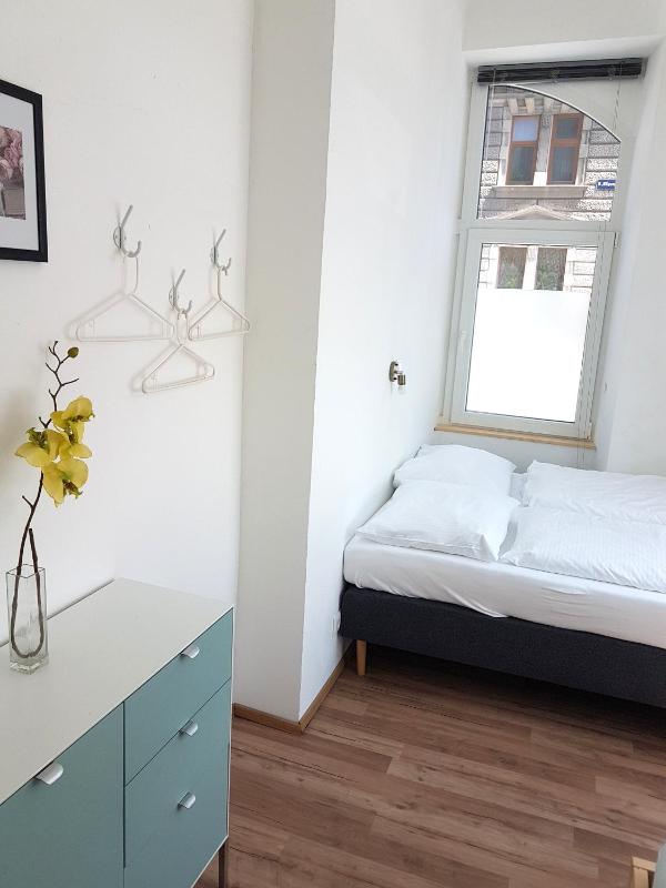 One-Bedroom Apartment image 4
