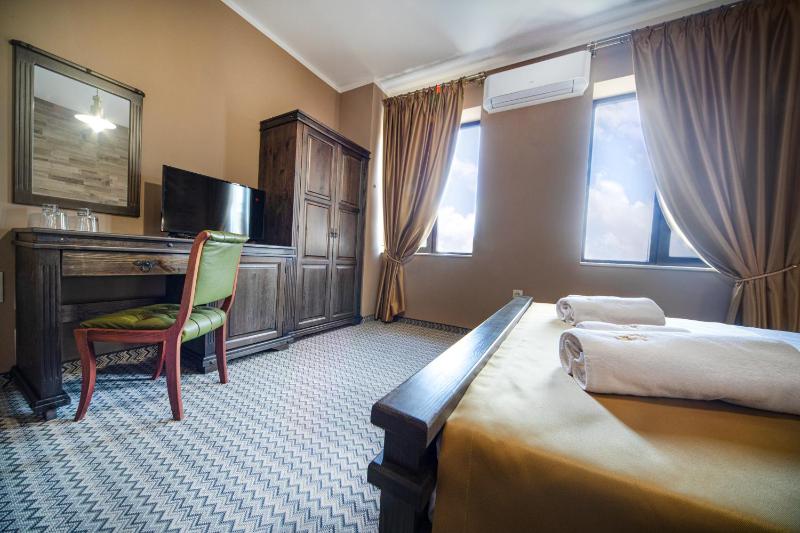Hotel Antique - free private parking - image 41