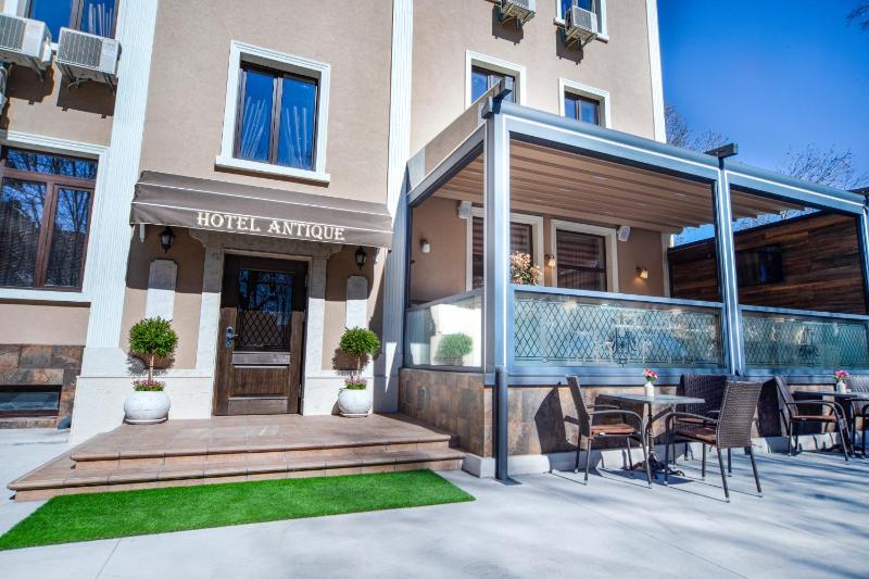Hotel Antique - free private parking - image 10