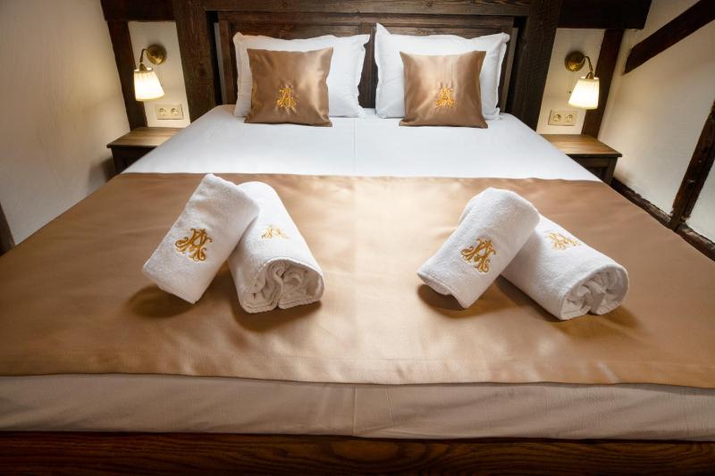 Hotel Antique - free private parking - image 15