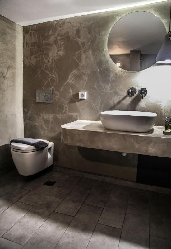 Junior Suite with Caldera View image 3