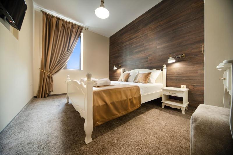Hotel Antique - free private parking - image 24
