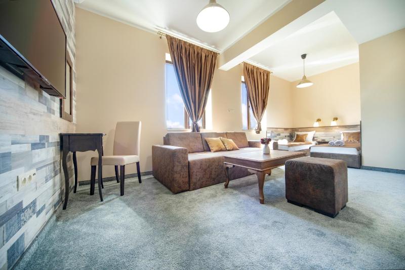 Hotel Antique - free private parking - image 34