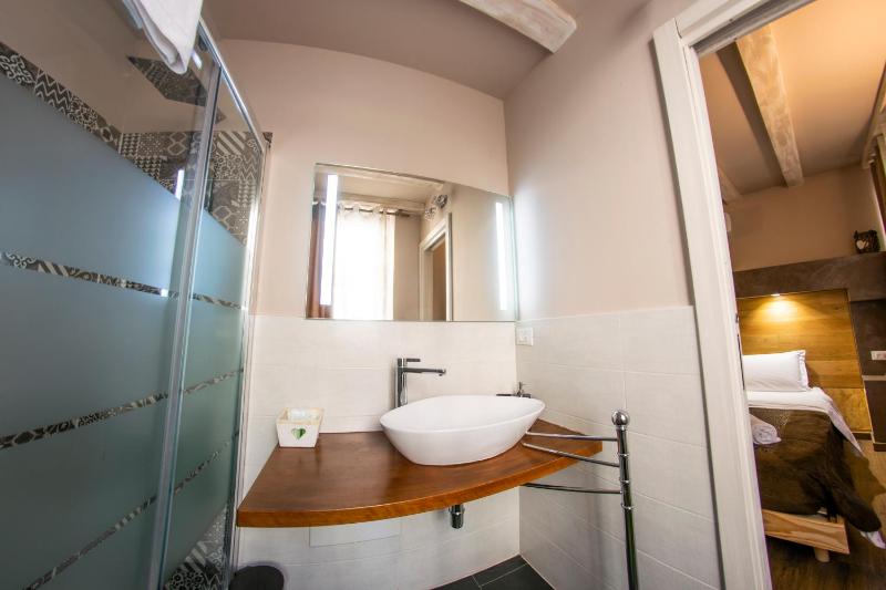 Double Room with Private Bathroom image 4