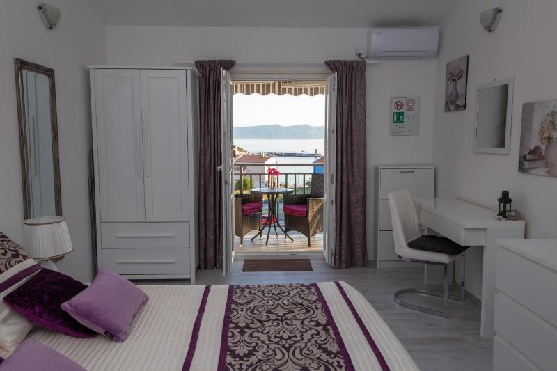 Studio with Sea View image 2