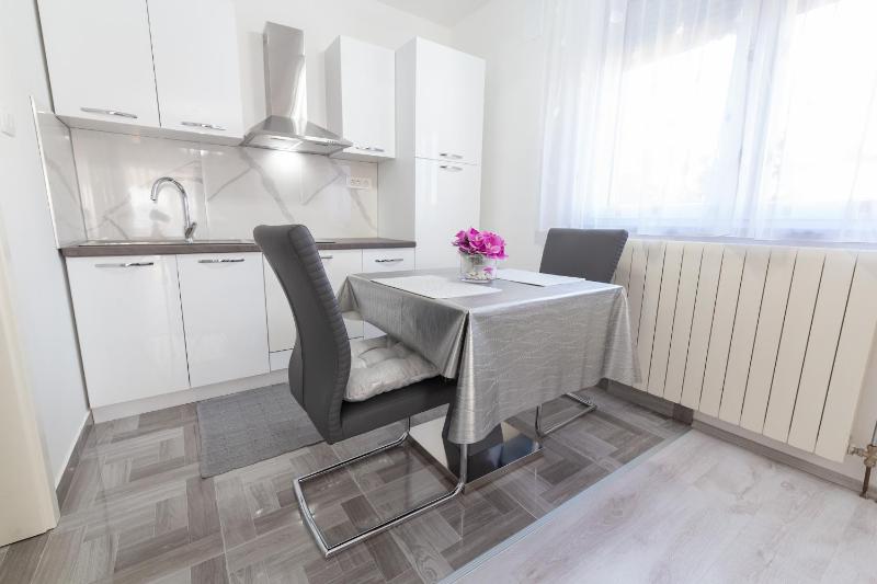 Beautiful sea view 6 luxury studio Danijela - image 12