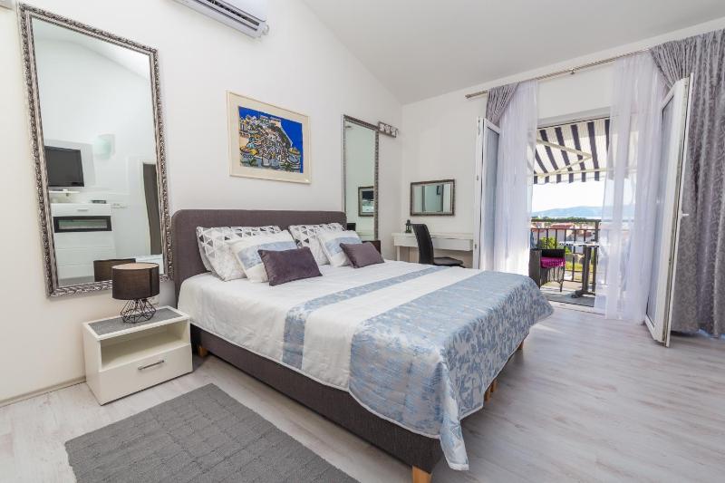 Beautiful sea view 6 luxury studio Danijela - image 2