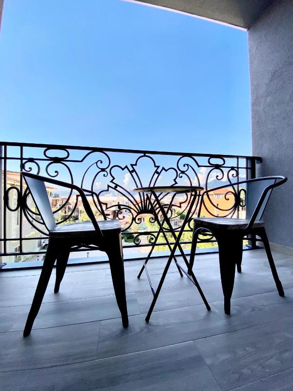 Deluxe Double Room with Balcony image 2