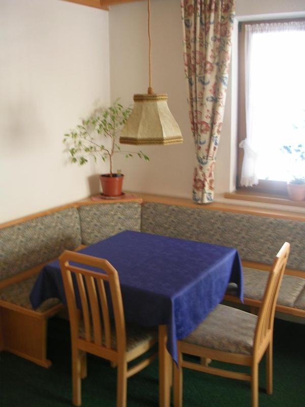 Five-Bedroom Apartment with Balcony image 2