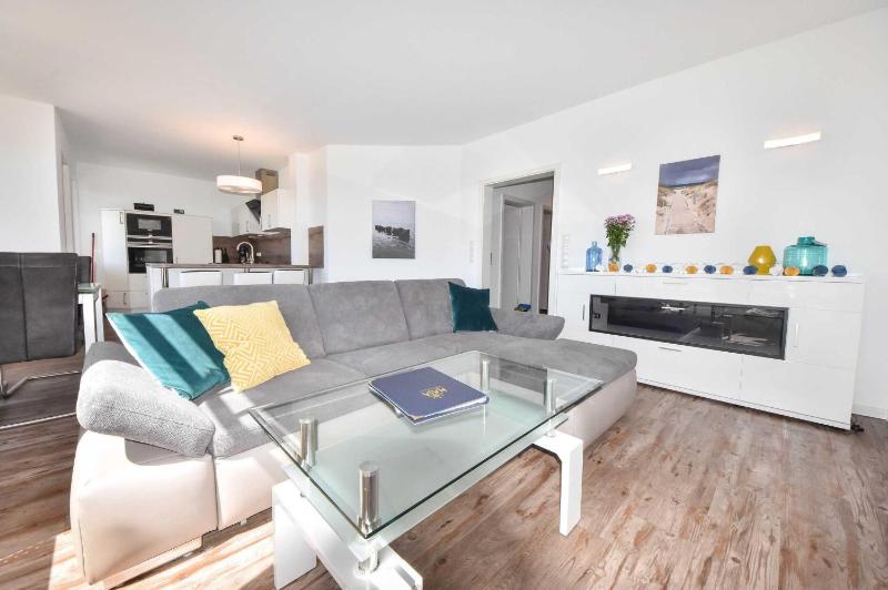 Apartment with Sea View image 1