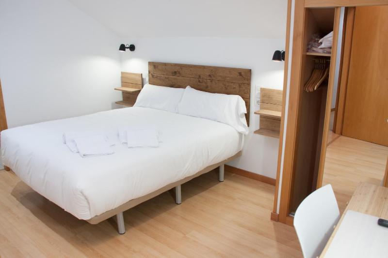 Double Room image 4