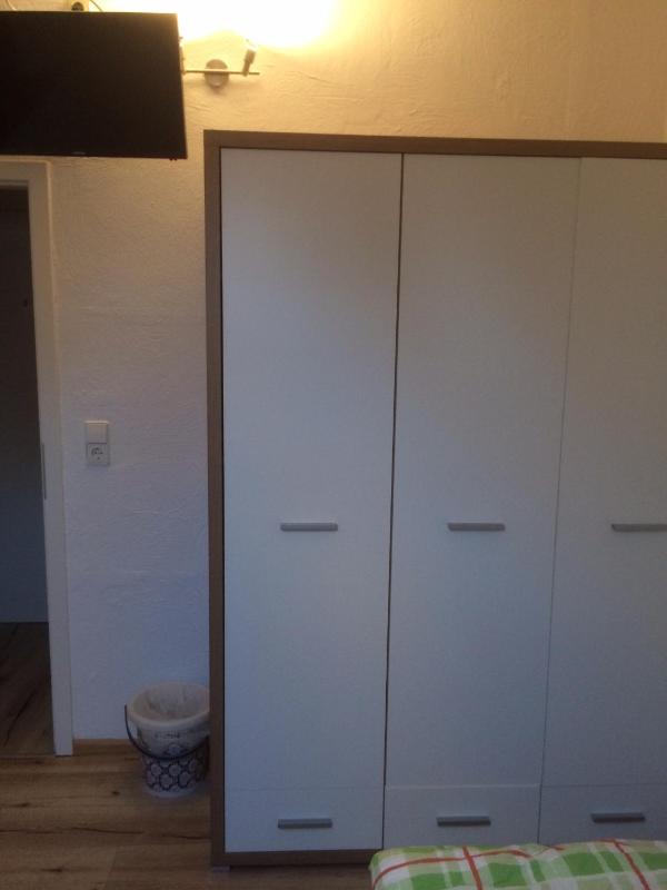Basic Single Room with Shared Bathroom image 2