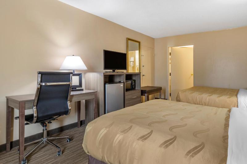 Double Room with Two Double Beds - Smoking image 4
