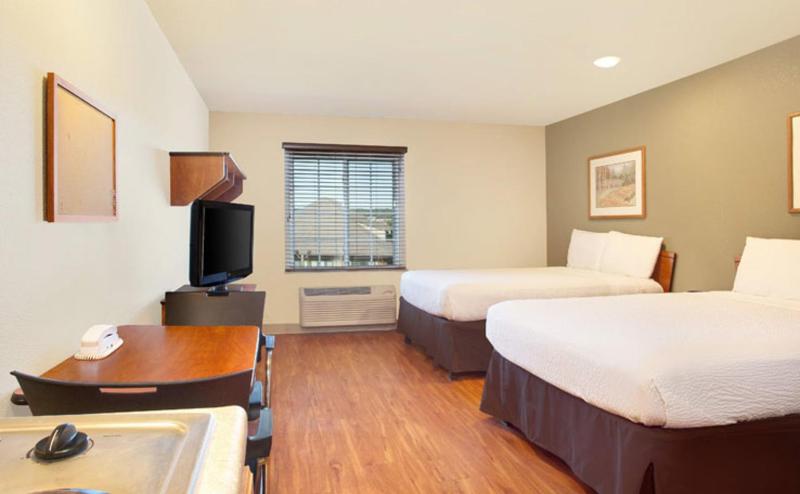 Standard Double Room with Two Double Beds -Accessible/ Non-Smoking image 3
