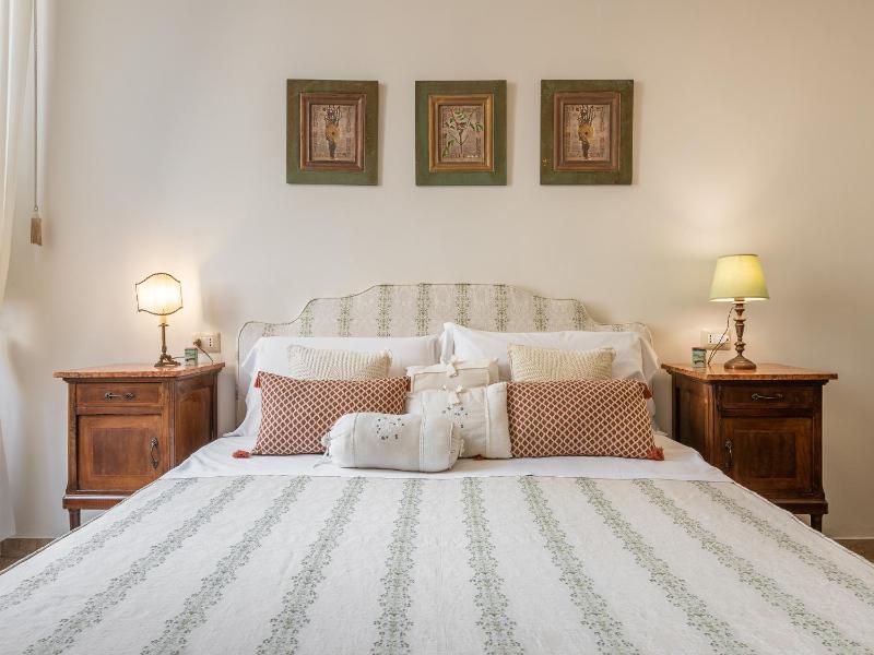 Double or Twin Room with Private Bathroom image 3