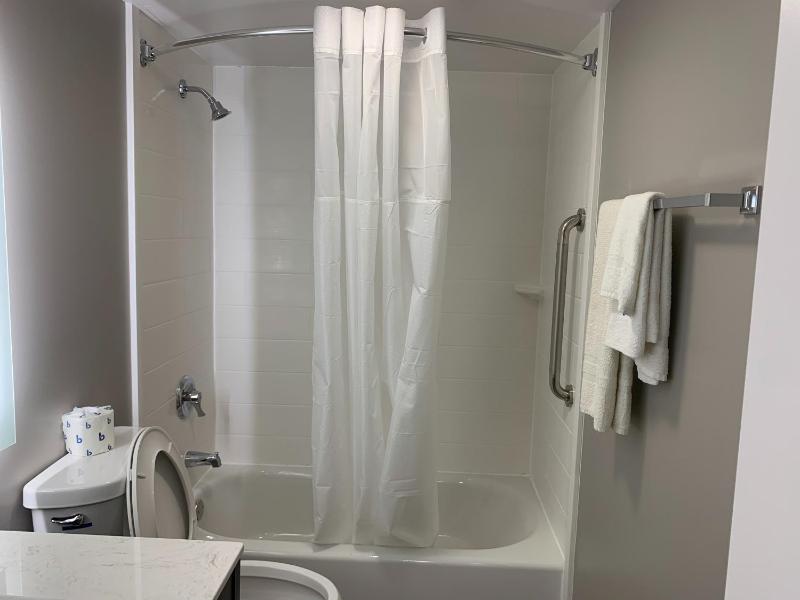 Deluxe King Room - Non-Smoking image 3