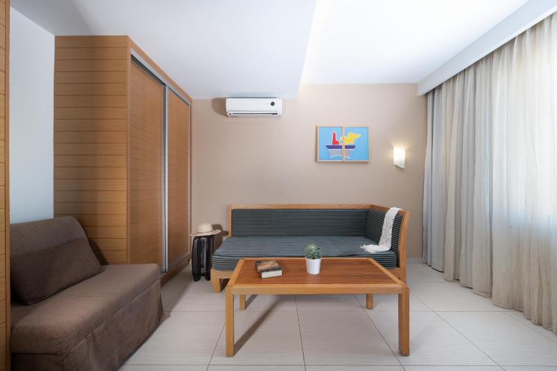 One-Bedroom Apartment with Sea View image 4