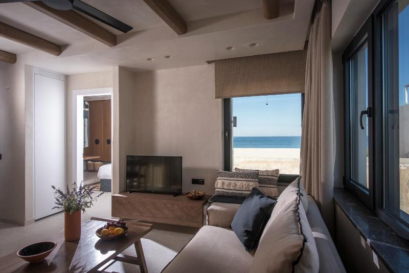 One-Bedroom House with Terrace image 4