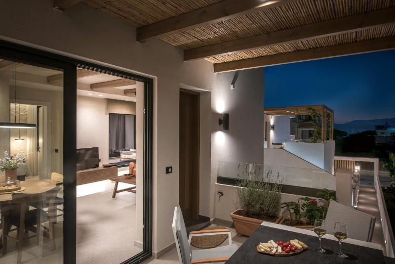 One-Bedroom House with Terrace image 3