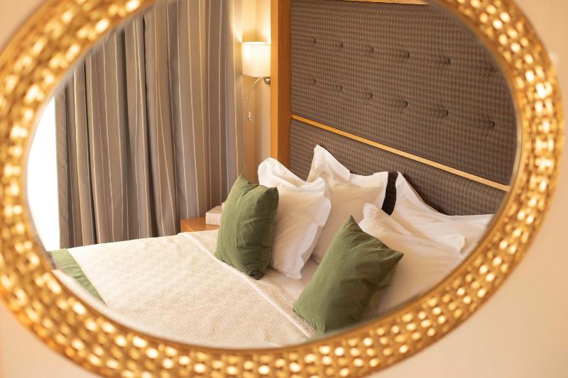Executive Suite image 4