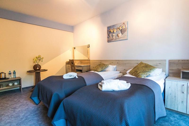 Double Room image 3