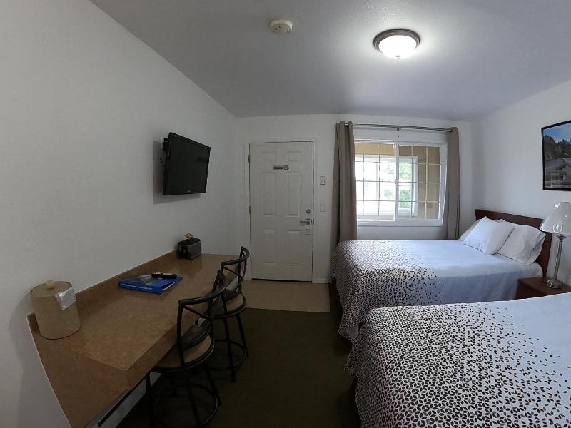 Double Room with Two Double Beds image 3