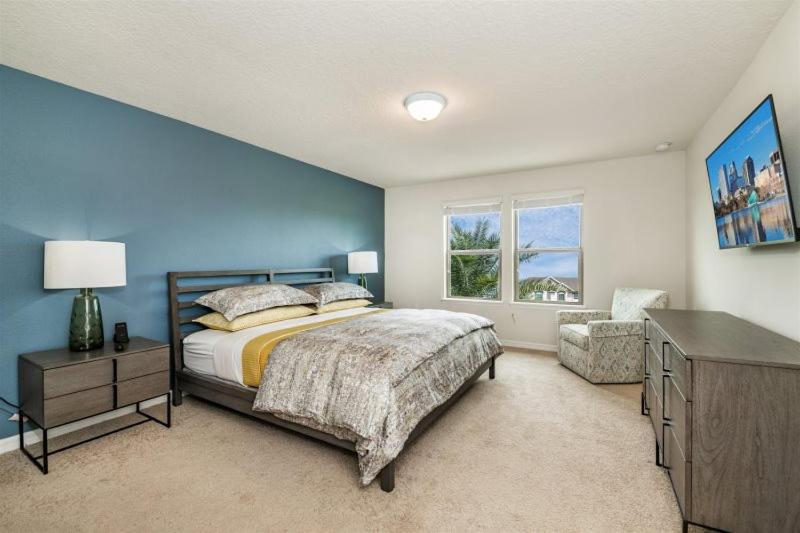 Five-Bedroom House image 3